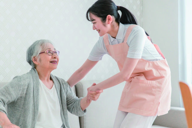介護スタッフと利用者